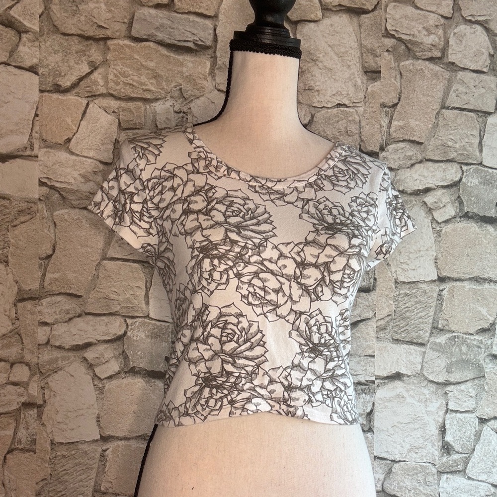 Lotus flower Print Women's crop Top - Grey and White